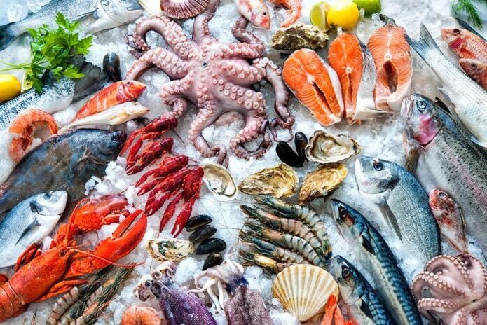 Assortiment de fruits de mer dans l'alimentation d'un homme pour la production de testostérone